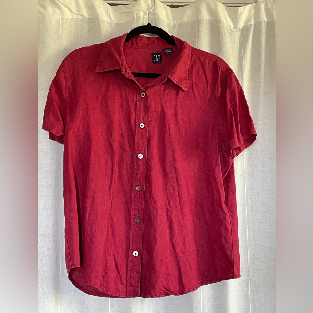 GAP women’s linen Red Button Down Shirt
